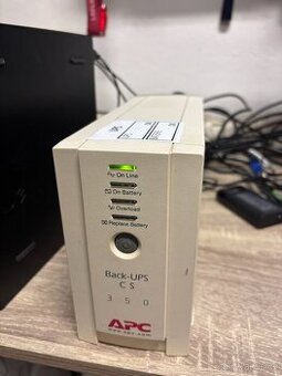 APC Back UPS CS BK350EI - použitá stav OK, baterie NOVÁ, ZÁR