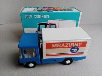 IGRA- Mrazírny, plechové auto, stará hračka, 80.léta