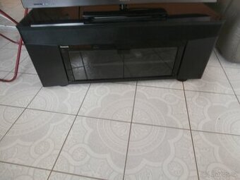 Stůl pod TV