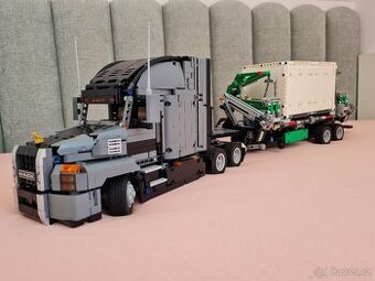 Lego Technic tahač Mack s kontejnerem 42078