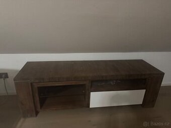 Stolek pod TV