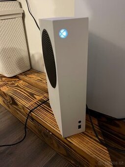 Xbox Series S + Herní Monitor HP 24” + účet s hrami