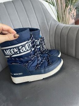 Moon boot