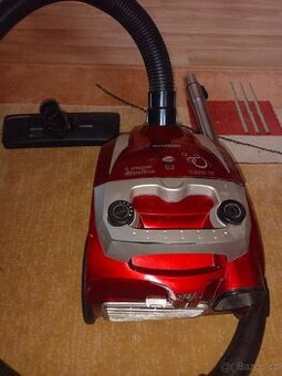 Vysavač Hyundai 1600W