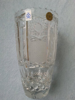 Broušená skleněná váza - 1