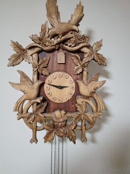 Ručně vyřezávané hodiny