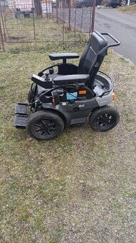 Invalidní elektrický vozík