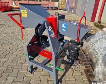 Špalikovač větví na traktor