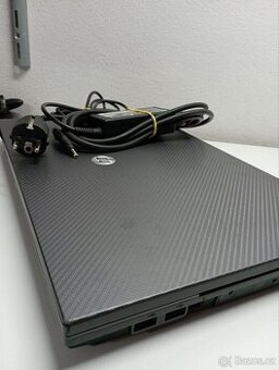 Notebook HP 620 s napájecím adaptérem.