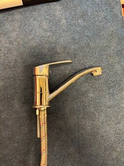 Ferro dřezová baterie