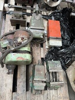 Univerzální sklíčidla a strojní svěráky