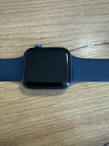 Apple Watch 7 45mm v záruce do 28.7.2024 Datart