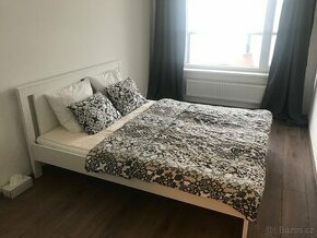 Bílá postel IKEA Songesand