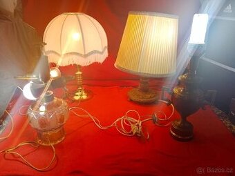 Lampy na svícení 4 ks + 1 stínidlo není vyfocené