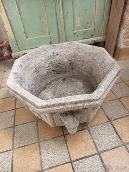 Prodám krásný betonový zahradní květináč - 1
