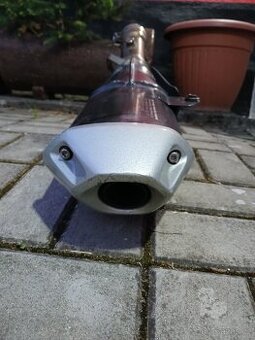 Yamaha FZ1 Výfuk