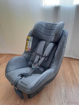Dvě velikosti autosedaček (0-18 kg)
