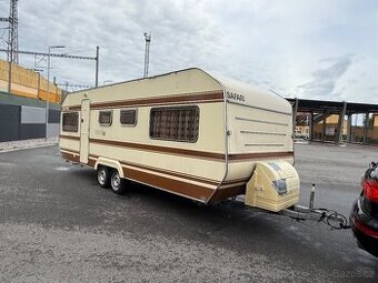 Karavan Wilk Safari Chata na kolech