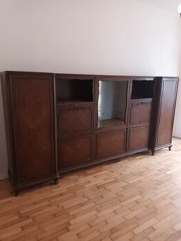 Starožitný nábytek - komoda a obyvací stěna