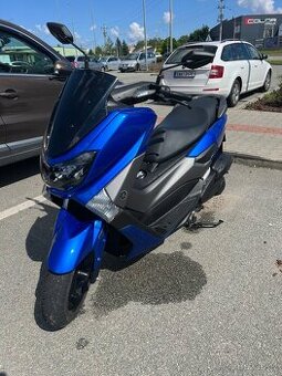 Yamaha NMAX 125 (2018) – 5600 km, TOP stav
