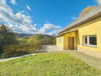 Prodej 1/2 rodinného domu 700 m2, pozemek 36 986 m2 - 1