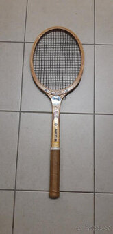 tenisová raketa HIT