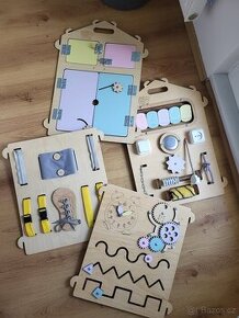 Activity board domeček