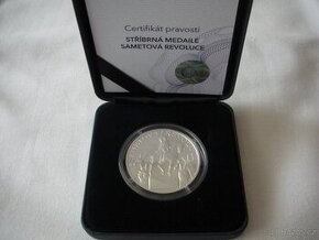 Stříbrná medaile Sametová revoluce stand