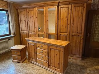 Celomasivní značková ložnice Musterring, borovice