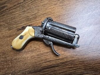 KRÁSNÁ HISTORICKÁ HONOSNÁ PISTOLE PEPŘENKA