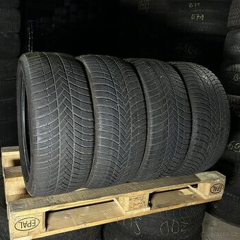 Zimní pneu 245/45 R18 100V Bridgestone 5-5,5mm