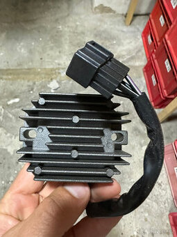 Regulátor dobíjení Suzuki GSXR 600 750 1000 1300