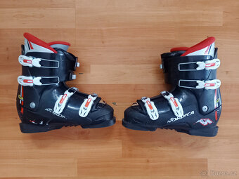 Prodám dvoje lyžáky vel. EUR 39,5 - 1