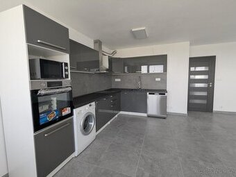 Pronájem bytu 3+kk s balkónem v ulici Josefa Ševčíka 938/46  - 1