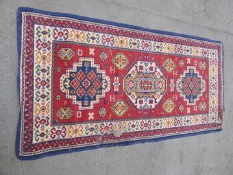 Nabízím starožitný perský koberec. Ručně vázany. Přírodní vl