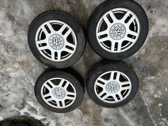 Volkswagen golf iv alu kola 16" celoroční pneu