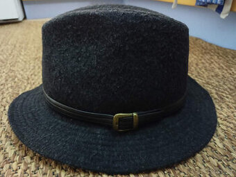 Pánský černý klobouk, na hlavu tak 54, nový. cena 499 kč
