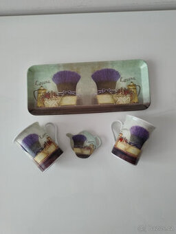 Sada hrnků s táckem