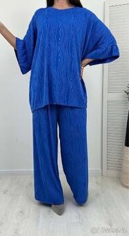 Krásný dámský modrý komplet