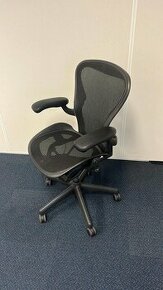 Kancelářská židle Herman Miller Aeron Without Forward Tilt