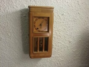 Staré pérové hodiny