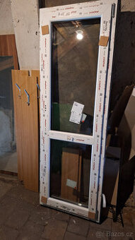 Nové plastové balkonové dveře - 650 × 1900 mm