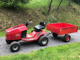 Zahradní traktor Toro s kárkou