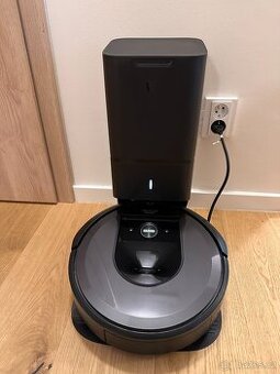 Robotický vysavač iRobot Roomba i7+ s vyprazdňovací stanicí