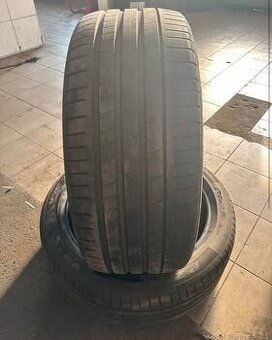 275/40r21 pirelli RFt