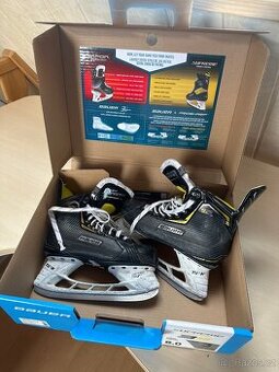Hokejové brusle Bauer Supreme S25 SR