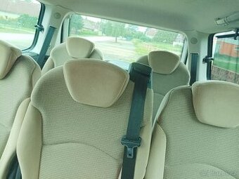 Peugeot 807
