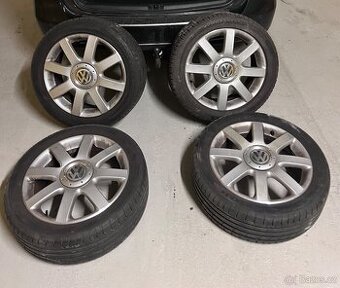ALU kola VW R17 s letním pneu