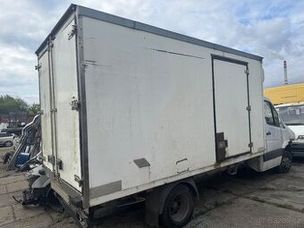 Chladící Izotermická skříň, zadní a boční dveře.