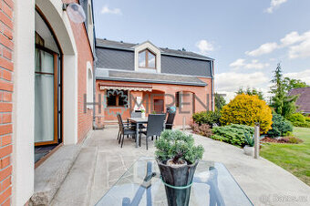 Exkluzivní rodinný dům 7+1, terasa, dvojgaráž, zahrada, u Je - 1